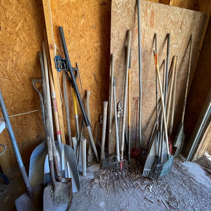 #3673 • Yard Tools