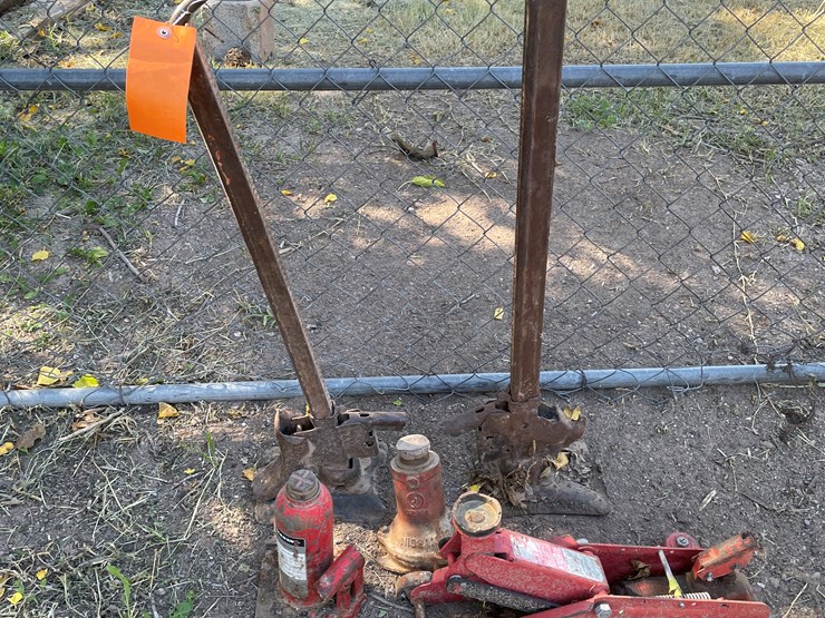 #3702-•-lot-of-jacks-image-1