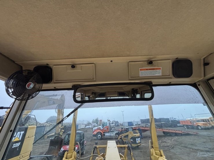 2005-caterpillar-143h-image-52