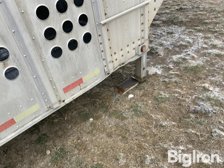 merritt-gold-line-image-16