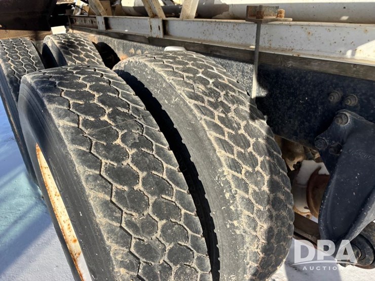 1998-freightliner-fl80-image-50