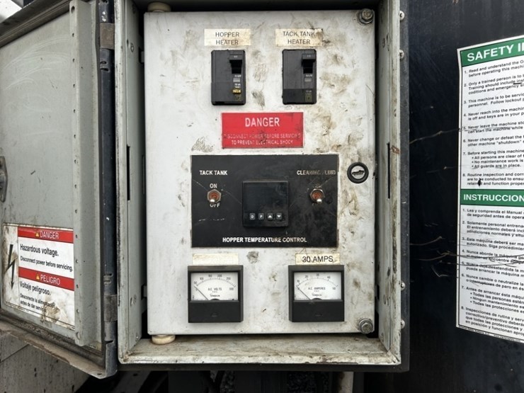 2009-freightliner-m2-s/a-asphalt-patch-truck-image-29