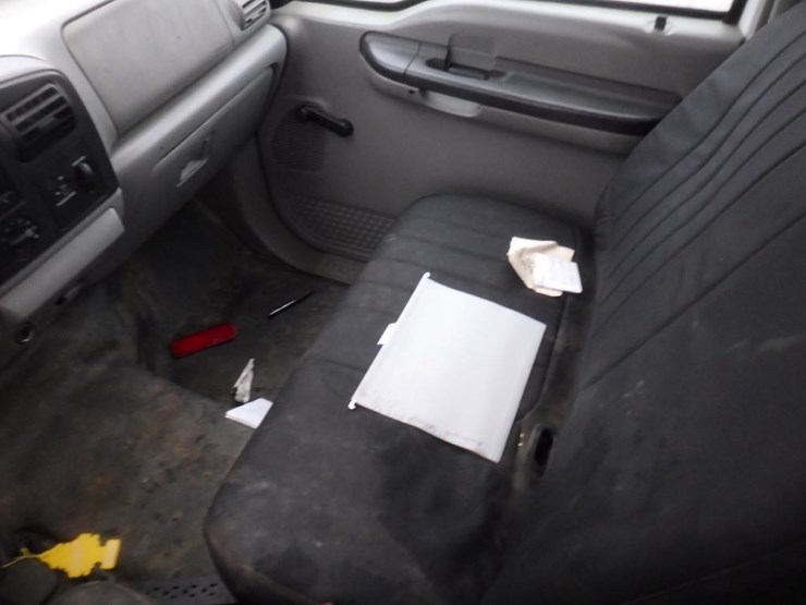 2006-ford-f550-image-32