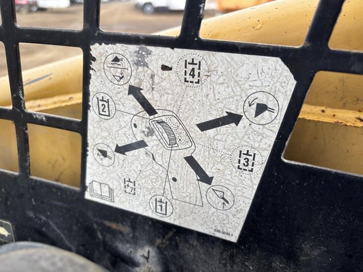 2006-caterpillar-246b-image-25