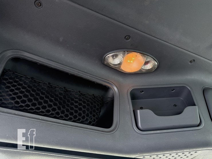 2016-freightliner-cascadia-125-image-38