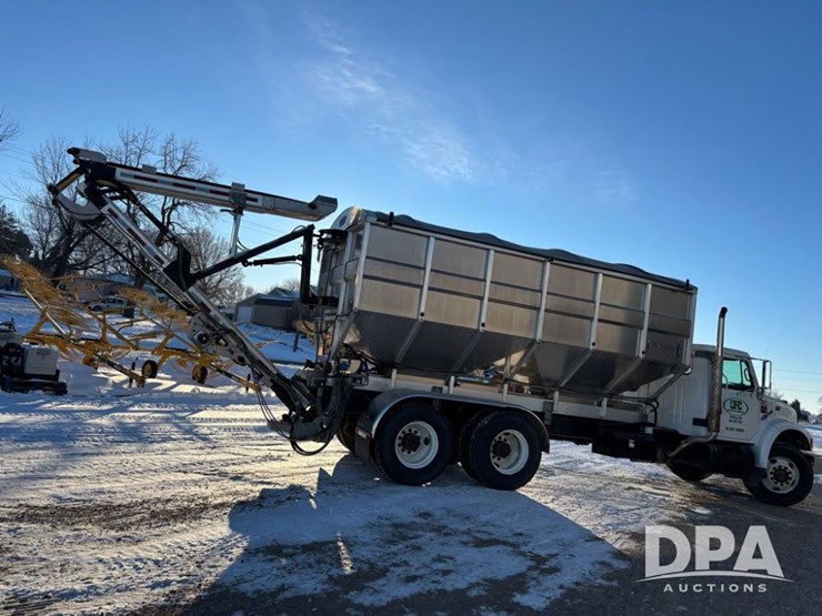 international-4900-image-10