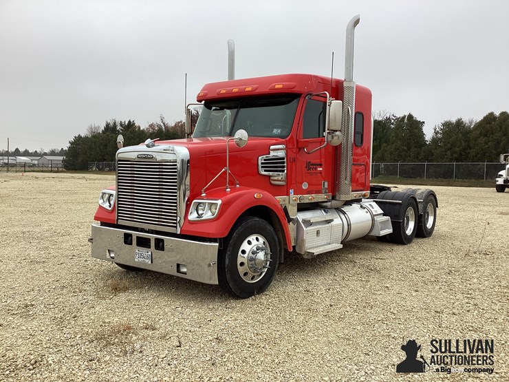 2020-freightliner-122sd-image-1