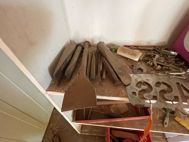 #3685-•-shelf-including-contents-image-6