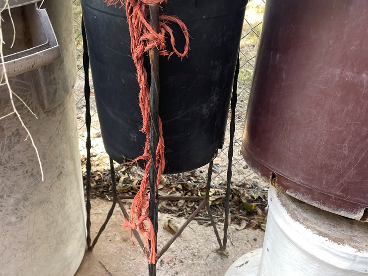 #3735-•-plant-stands,-gas-cans,-and-buckets-image-9