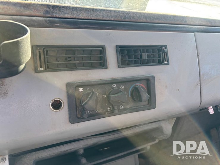 1998-freightliner-fl80-image-61