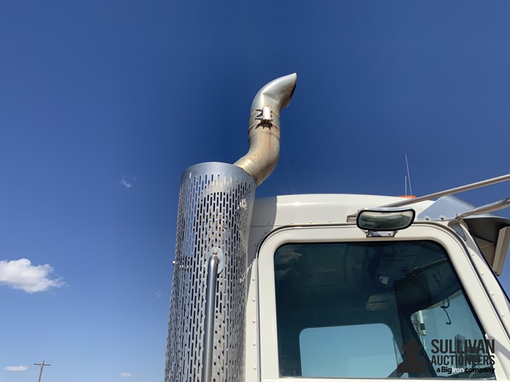 2017-peterbilt-348-image-16