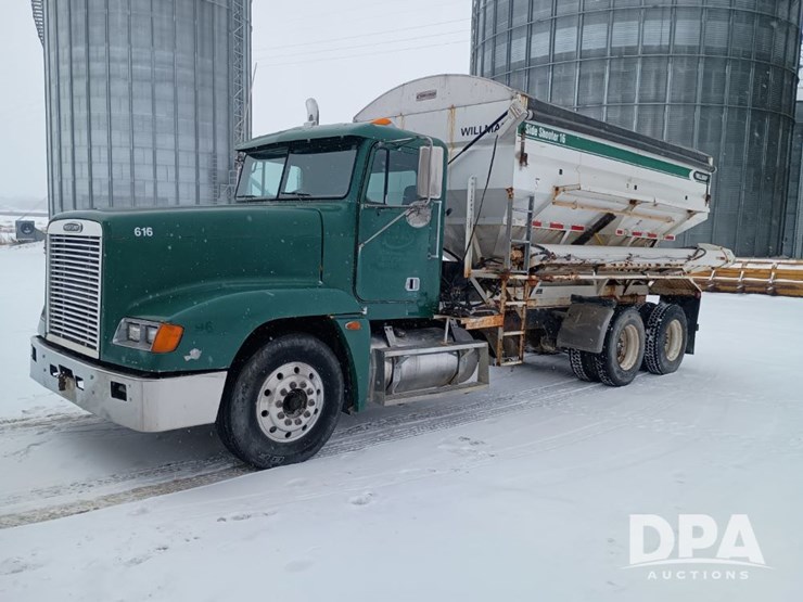 1996-freightliner-fld120-image-3