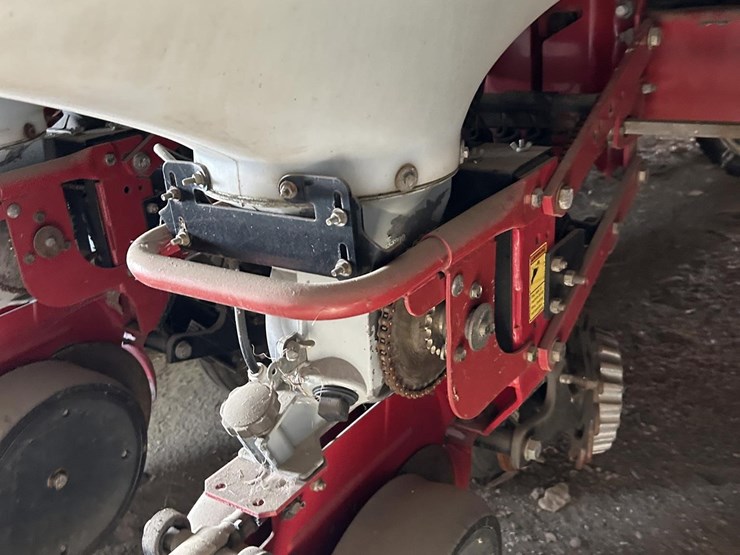 2004-white-8516-image-24