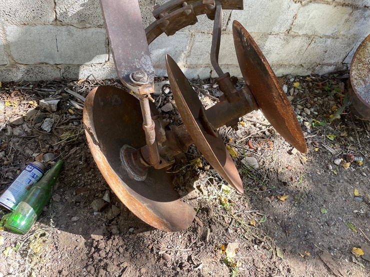 #3700-•-border-disc-image-3