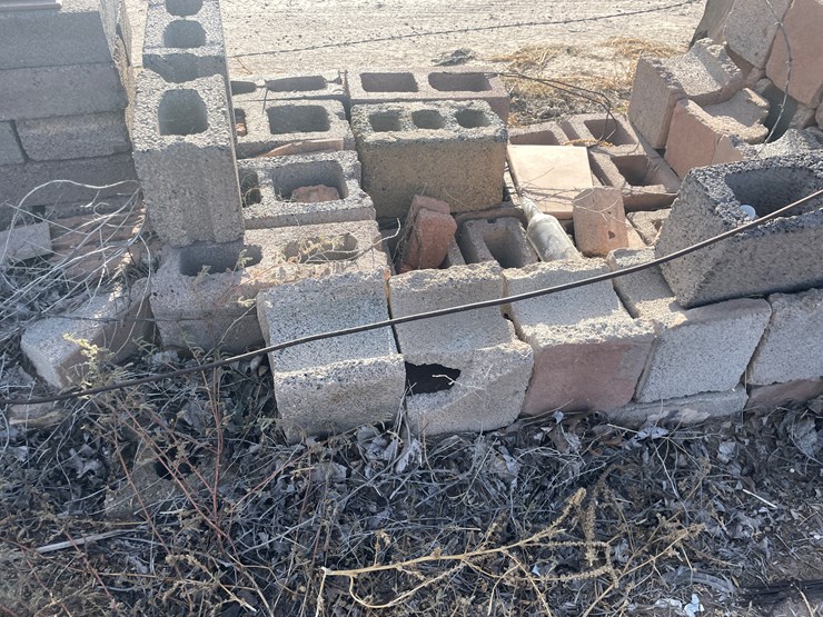 #3733-•-cinder-blocks-and-pavers-image-8