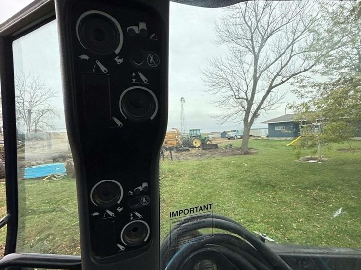 new-holland-tv145-image-7