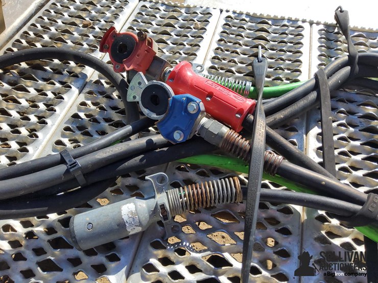 2013-peterbilt-388-image-19