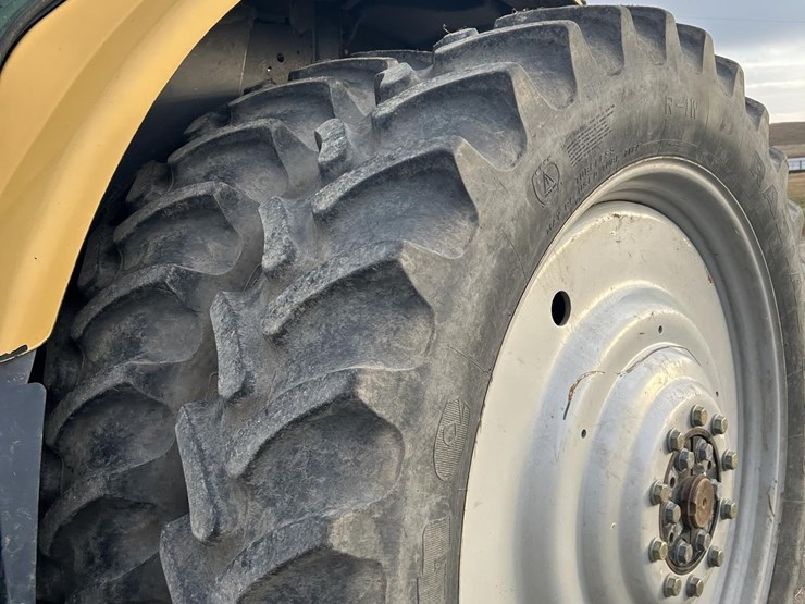 2014-challenger-mt585d-image-18