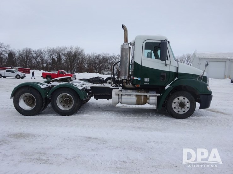 2007-freightliner-columbia-112-image-15
