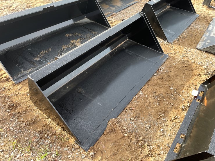 #2008-•-bucket-attachment-image-1