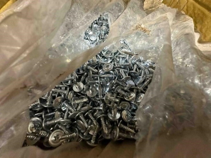 contents-of-shelf--assorted-screws-&-fasteners-image-4