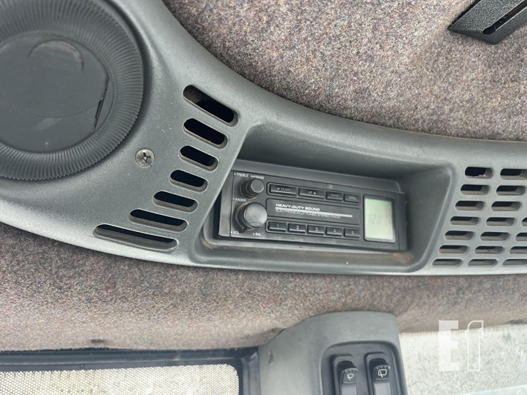 new-holland-tv140-image-52