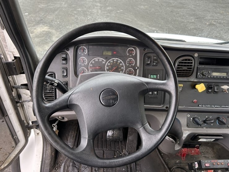 2009-freightliner-m2-s/a-asphalt-patch-truck-image-18