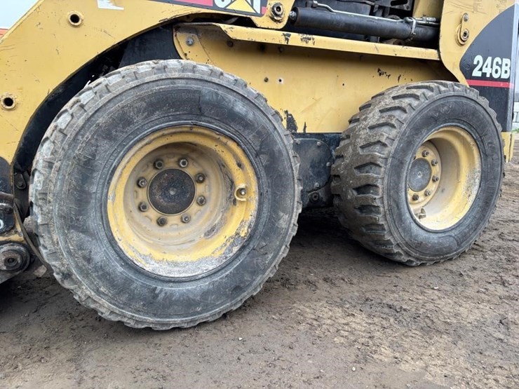 2006-caterpillar-246b-image-14