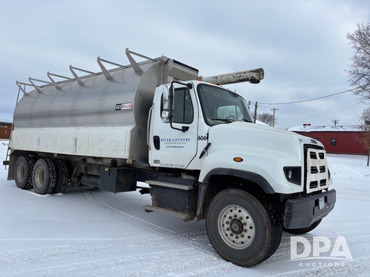 freightliner-114sd-image-21