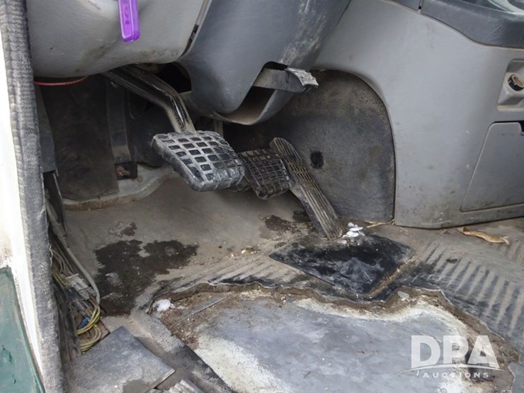 2007-freightliner-columbia-112-image-87