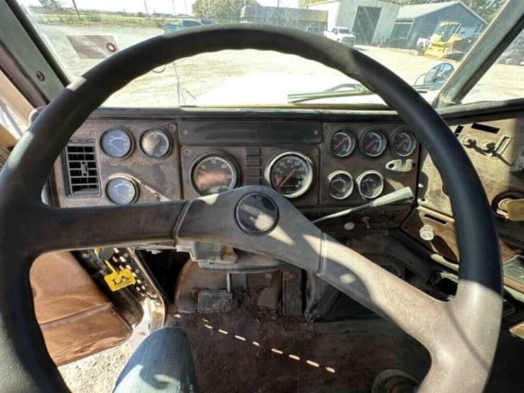 1996-freightliner-bobtail-water-truck-image-41