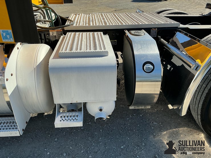 peterbilt-579-image-10