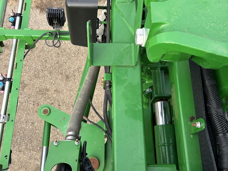 2017-john-deere-r4038-image-71