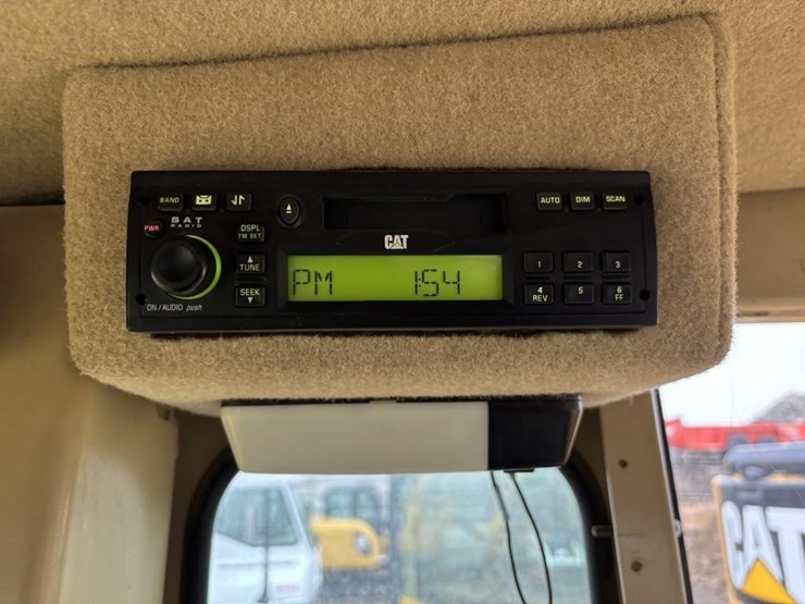 2005-caterpillar-143h-image-53