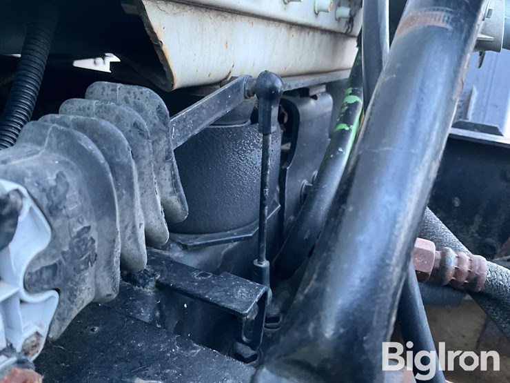 2001-freightliner-fld120-image-19