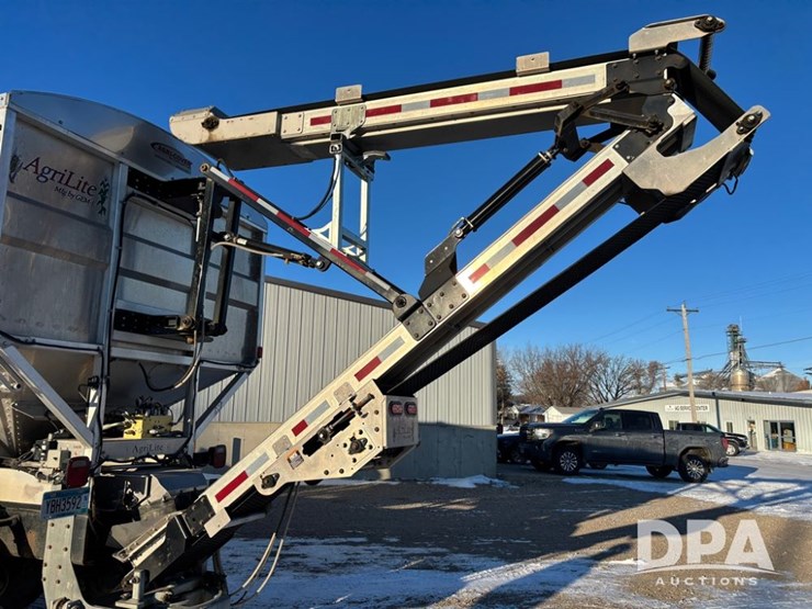 international-4900-image-38