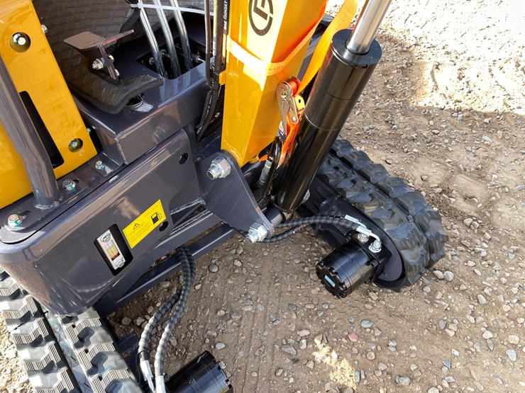 #9212-•-2025-unused-cfg-mini-excavator-image-9