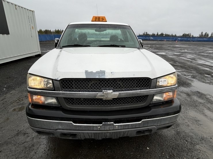 2003-chevrolet-silverado-pickup-image-8