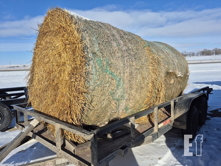 420x-2025-oats-hay-bales-image-2