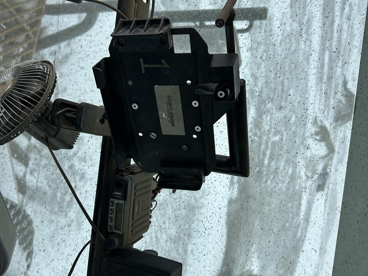 2004-challenger-mt855-image-54