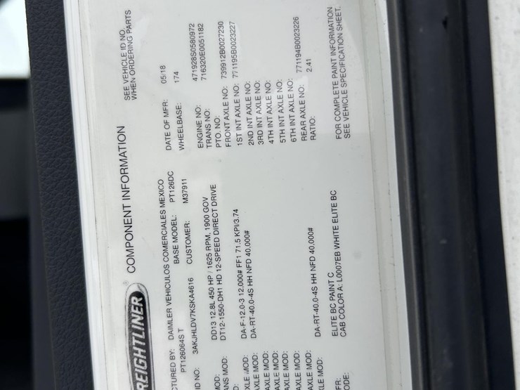 2019-freightliner-cascadia-126-image-23