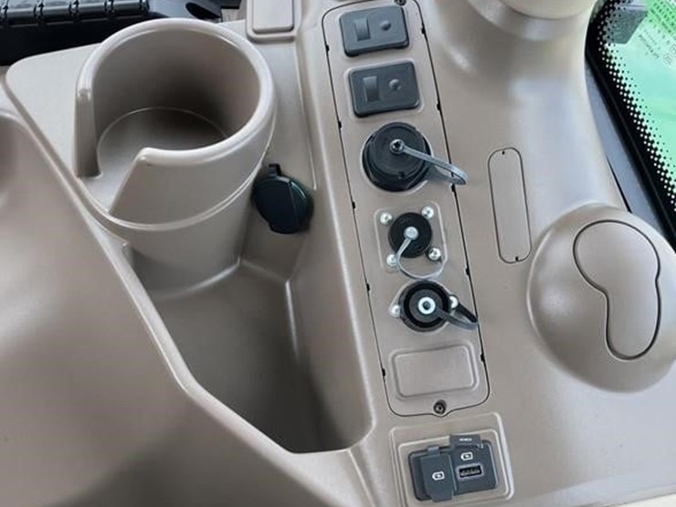 2023-john-deere-6r-155-image-84