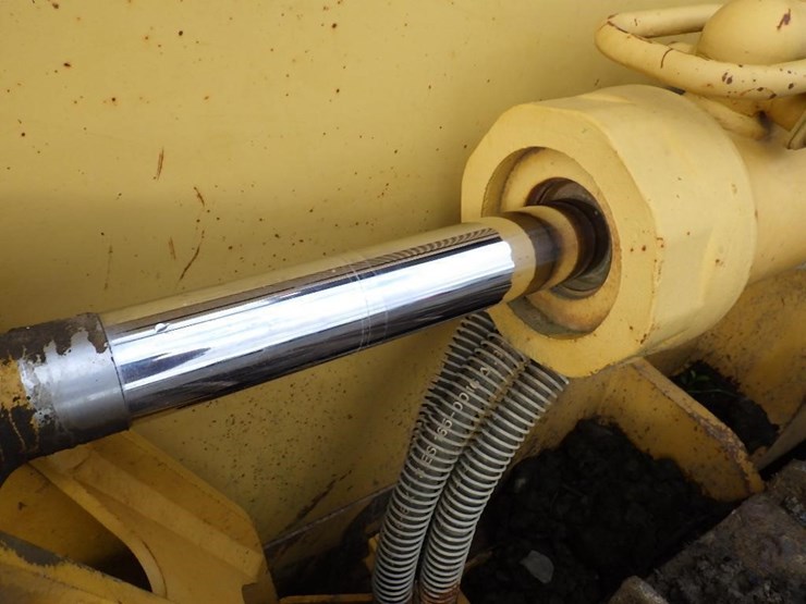 caterpillar-d4g-image-25