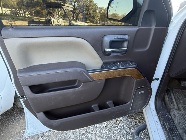 2018-chevrolet-1500-image-8