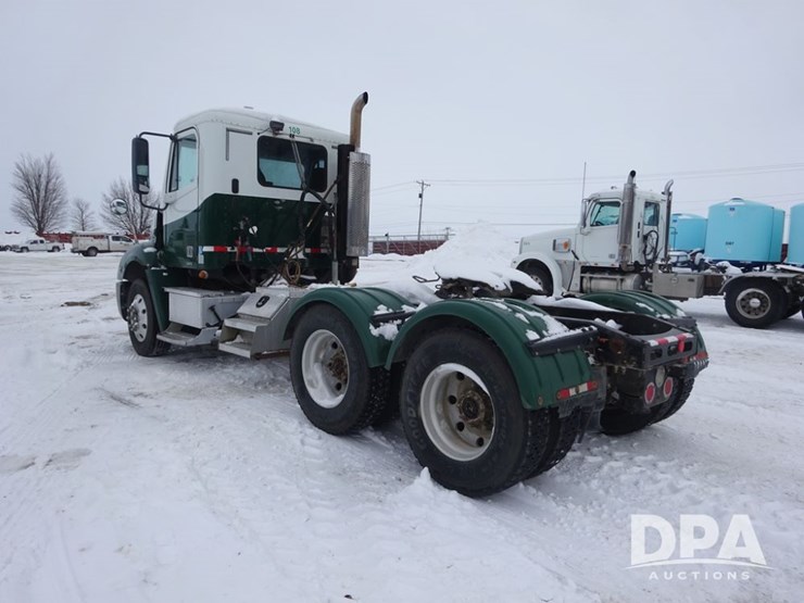 2007-freightliner-columbia-112-image-29