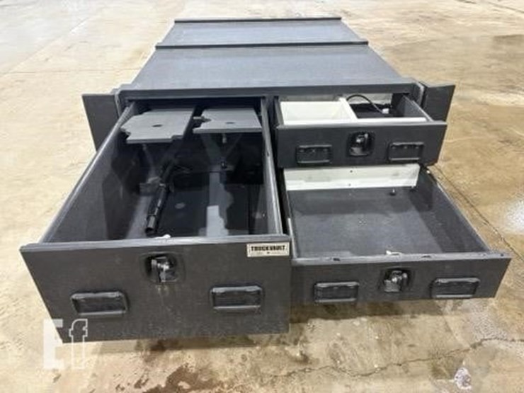 truck-vault-slide-in-triple-compartment-toolbox,-image-7