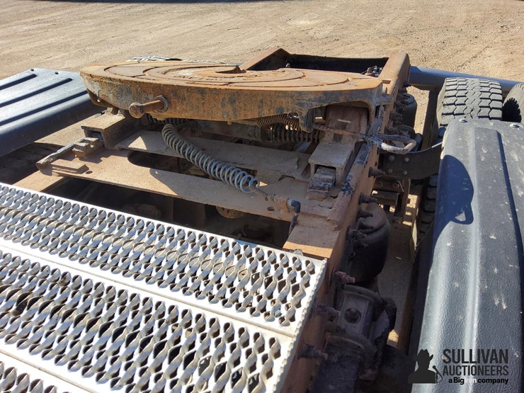 2013-peterbilt-388-image-10