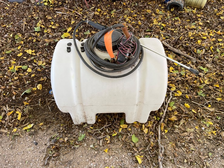 #3712-•-35-gallon-poly-sprayer-image-1