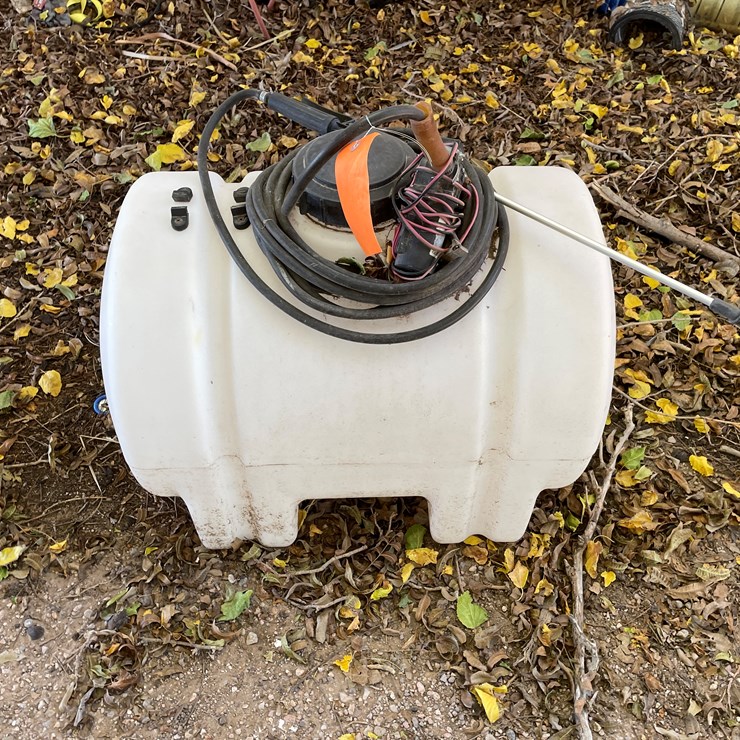 #3712 • 35-Gallon Poly Sprayer