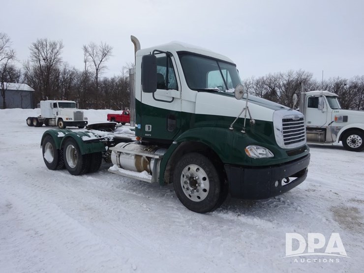 2007-freightliner-columbia-112-image-10